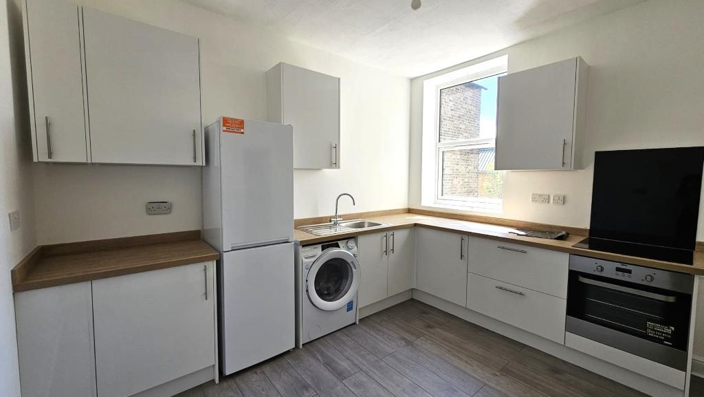 Hither Green Lane, London, SE13 6QB